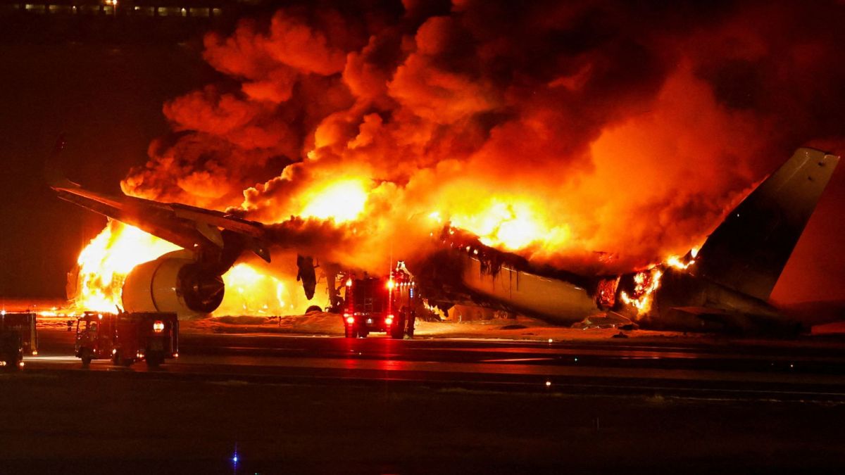 Explosion airplane sky aviation accidents air fire passenger ask pilot a321neo longest wow record sets service can